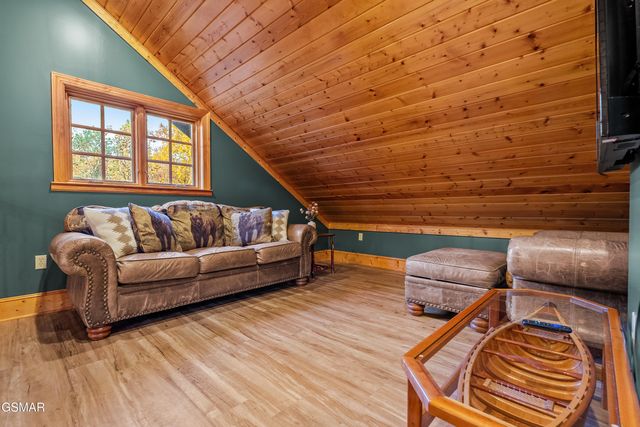 415 Matterhorn Drive, Gatlinburg, TN 37738