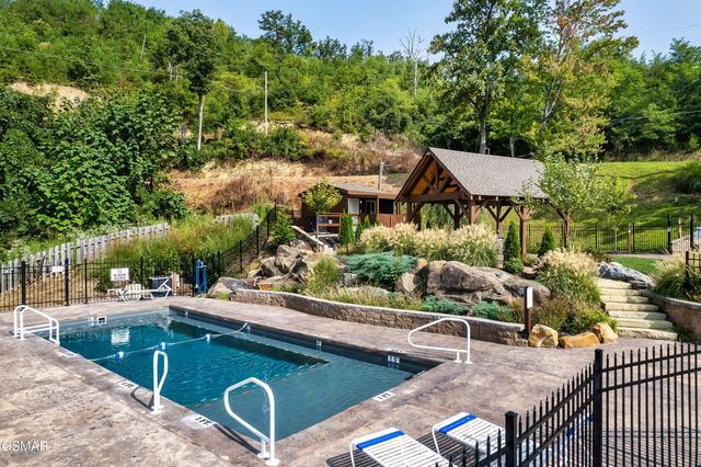 415 Matterhorn Drive, Gatlinburg, TN 37738