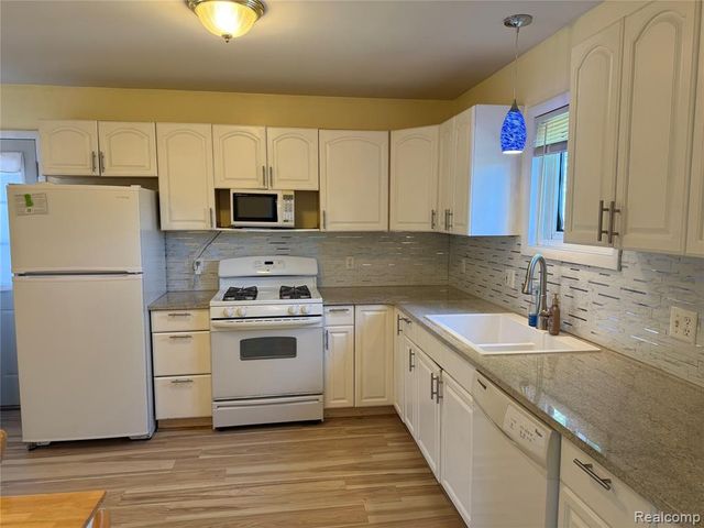 420 Stratford Road, Ferndale, MI 48220