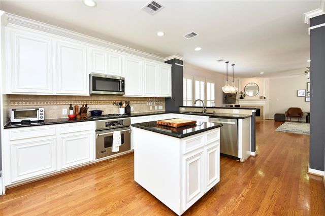 2645 Helena Street, Houston, TX 77006