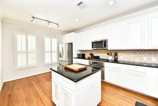 2645 Helena Street, Houston, TX 77006