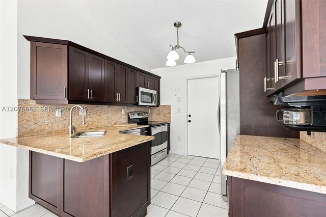 19181 NW 89th Ave, Hialeah, FL 33018