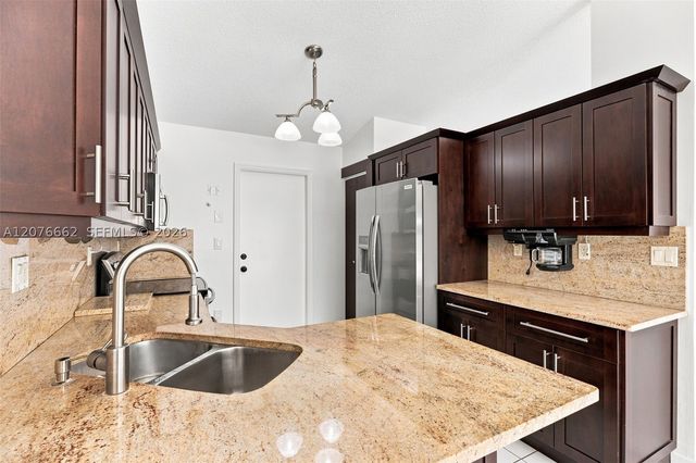 19181 NW 89th Ave, Hialeah, FL 33018
