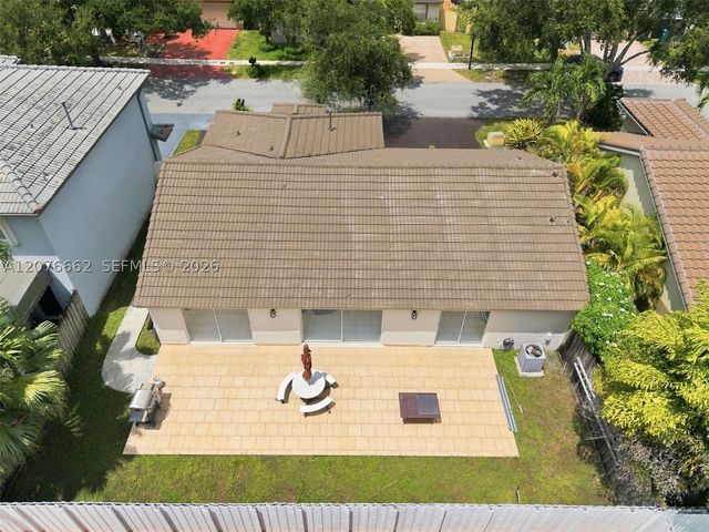 19181 NW 89th Ave, Hialeah, FL 33018