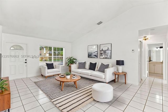19181 NW 89th Ave, Hialeah, FL 33018