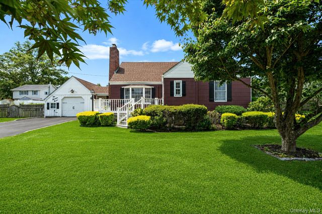 112 Lawrence Avenue, Smithtown, NY 11787