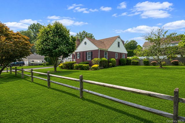 112 Lawrence Avenue, Smithtown, NY 11787