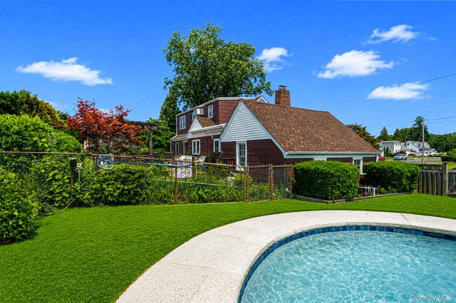 112 Lawrence Avenue, Smithtown, NY 11787