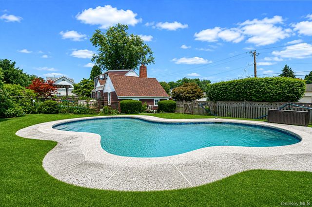 112 Lawrence Avenue, Smithtown, NY 11787