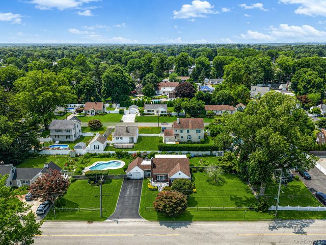 112 Lawrence Avenue, Smithtown, NY 11787