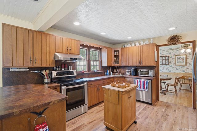 112 Lawrence Avenue, Smithtown, NY 11787