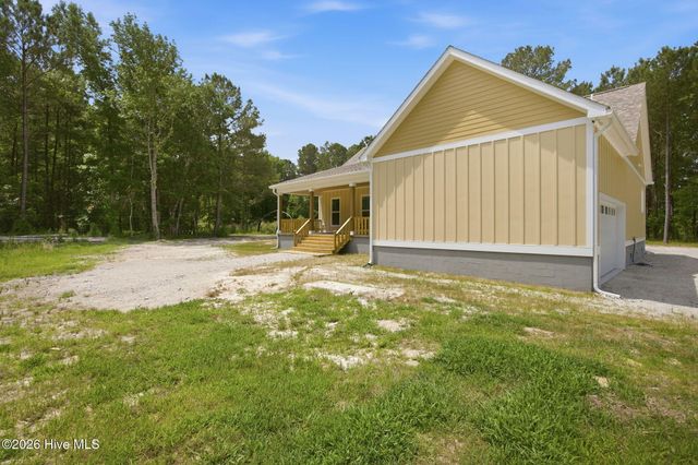 2102 Midway Road SE, Bolivia, NC 28422