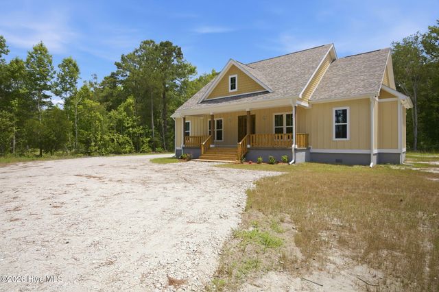 2102 Midway Road SE, Bolivia, NC 28422
