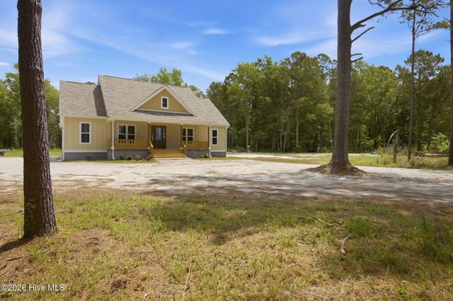 2102 Midway Road SE, Bolivia, NC 28422