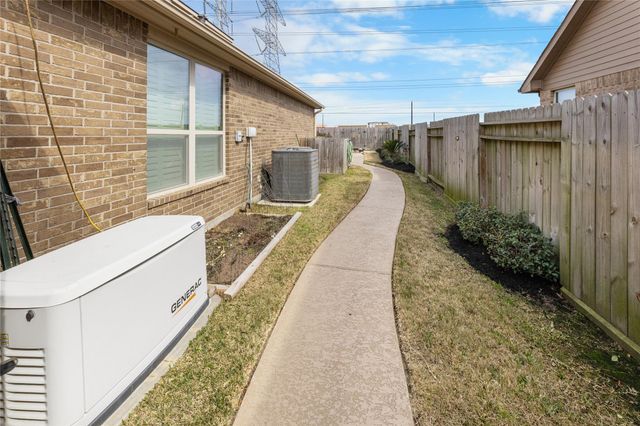 3317 Oak Dale Way, Seabrook, TX 77586