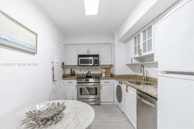 9195 NE Collins Ave 1104, Surfside, FL 33154