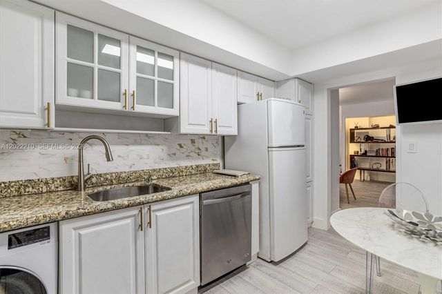 9195 NE Collins Ave 1104, Surfside, FL 33154