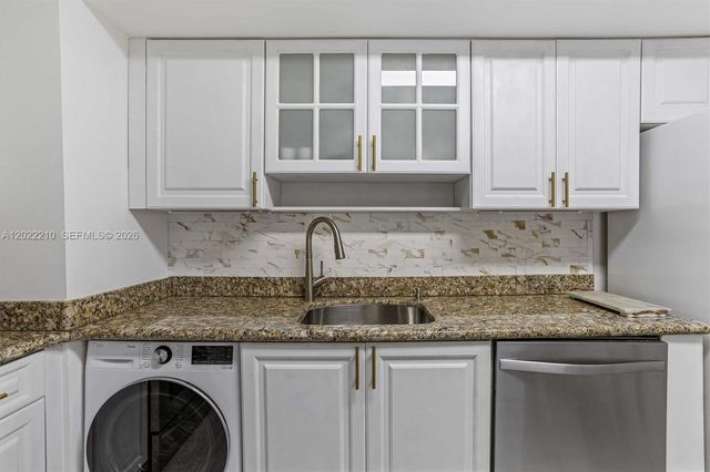 9195 NE Collins Ave 1104, Surfside, FL 33154