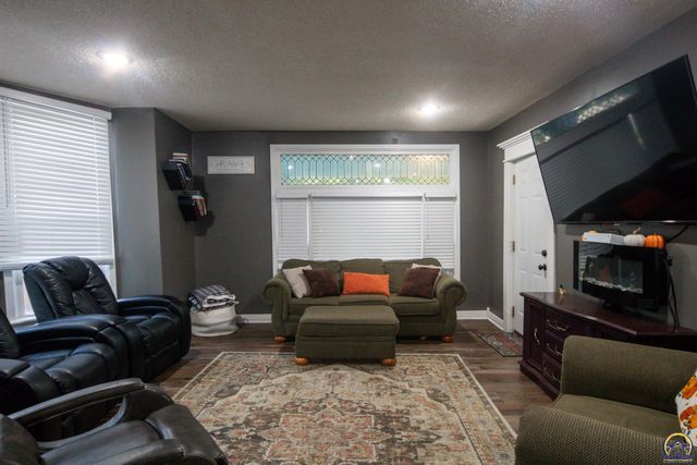 602 Cottonwood ST, Emporia, KS 66801