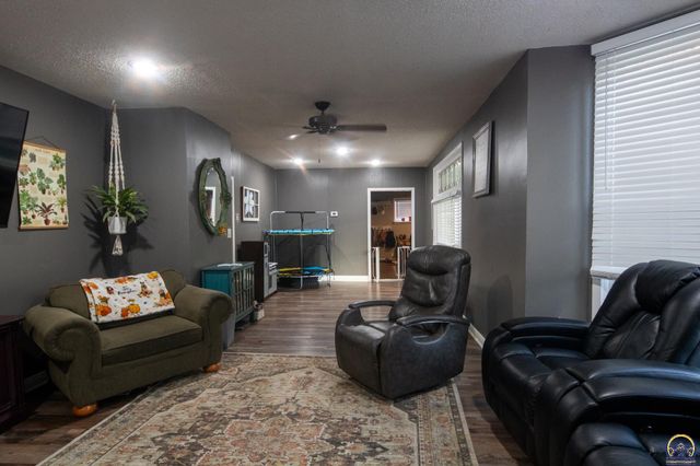 602 Cottonwood ST, Emporia, KS 66801