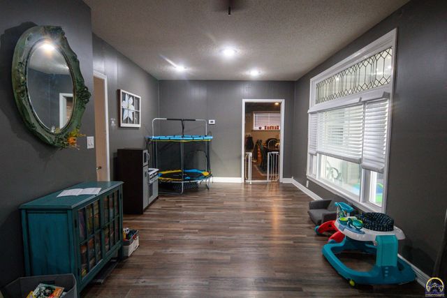 602 Cottonwood ST, Emporia, KS 66801