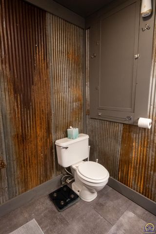 602 Cottonwood ST, Emporia, KS 66801