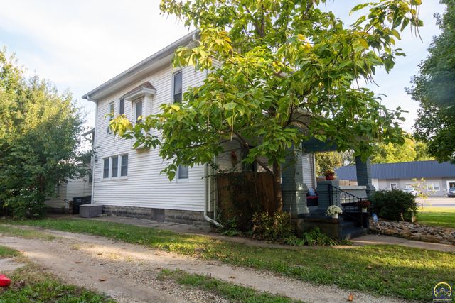 602 Cottonwood ST, Emporia, KS 66801