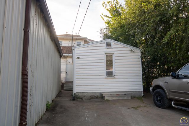 602 Cottonwood ST, Emporia, KS 66801