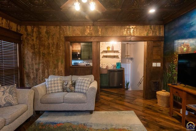 602 Cottonwood ST, Emporia, KS 66801