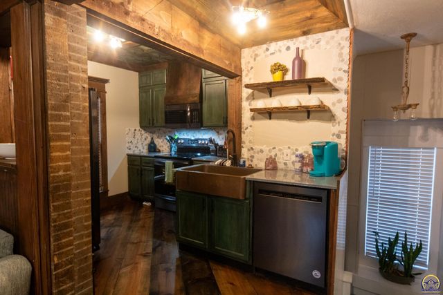 602 Cottonwood ST, Emporia, KS 66801