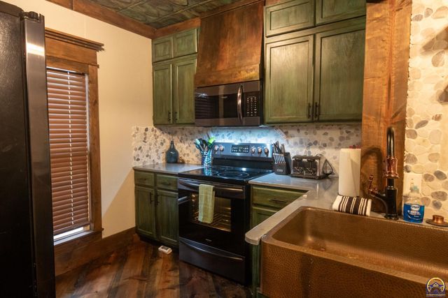 602 Cottonwood ST, Emporia, KS 66801