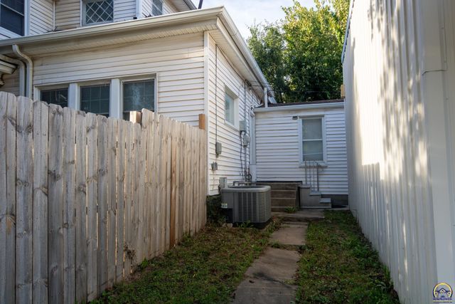 602 Cottonwood ST, Emporia, KS 66801