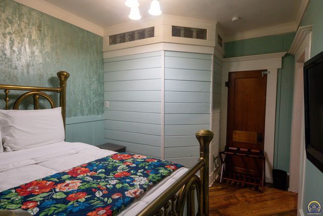 602 Cottonwood ST, Emporia, KS 66801