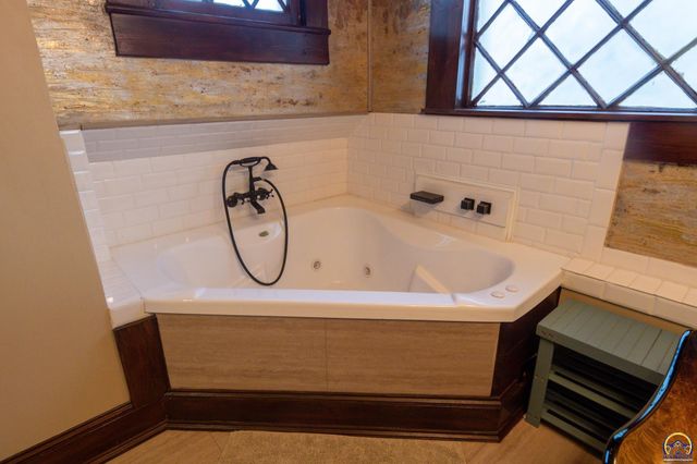 602 Cottonwood ST, Emporia, KS 66801