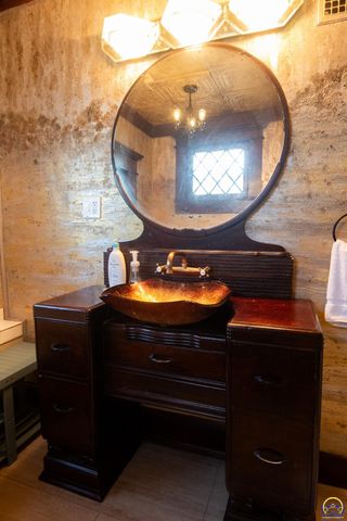 602 Cottonwood ST, Emporia, KS 66801