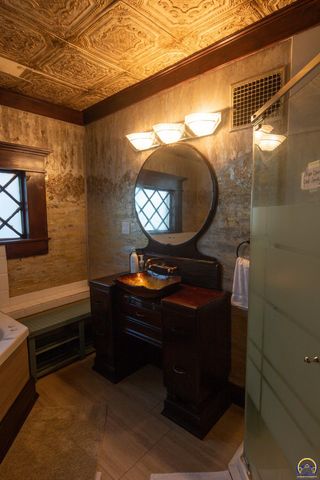 602 Cottonwood ST, Emporia, KS 66801