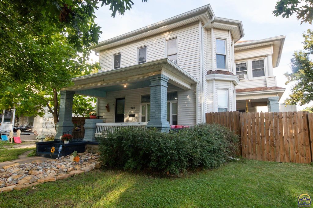 602 Cottonwood ST, Emporia, KS 66801