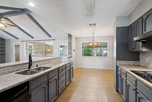 313 SAGECREST DR, Hollywood Pa, TX 78232