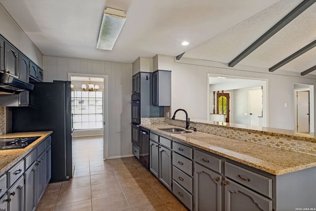 313 SAGECREST DR, Hollywood Pa, TX 78232
