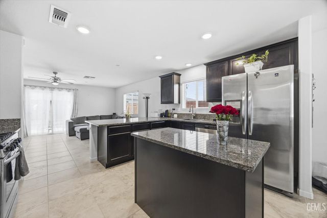 6112 Commonwealth Avenue, Bakersfield, CA 93313