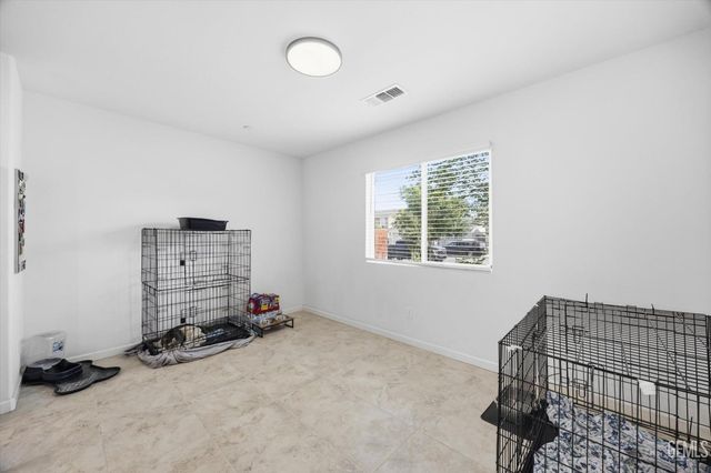 6112 Commonwealth Avenue, Bakersfield, CA 93313