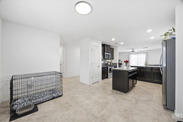 6112 Commonwealth Avenue, Bakersfield, CA 93313