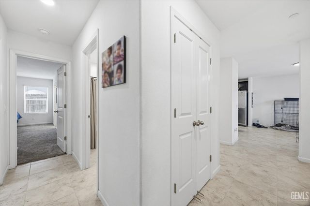 6112 Commonwealth Avenue, Bakersfield, CA 93313