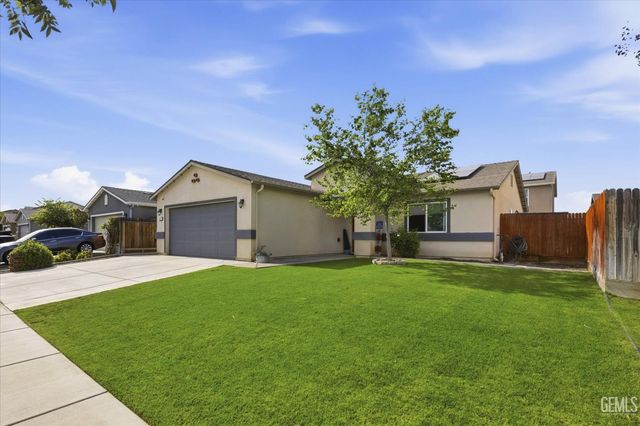 6112 Commonwealth Avenue, Bakersfield, CA 93313
