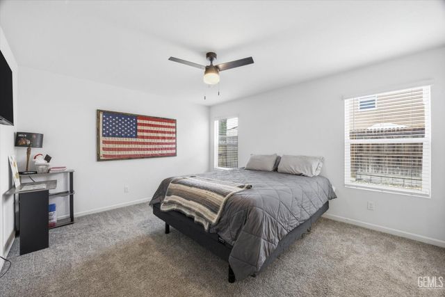 6112 Commonwealth Avenue, Bakersfield, CA 93313
