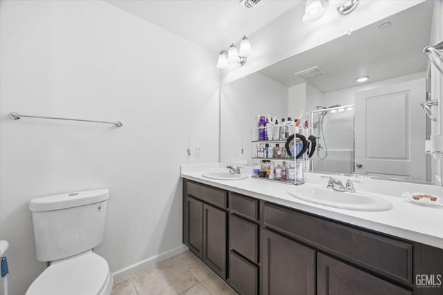 6112 Commonwealth Avenue, Bakersfield, CA 93313