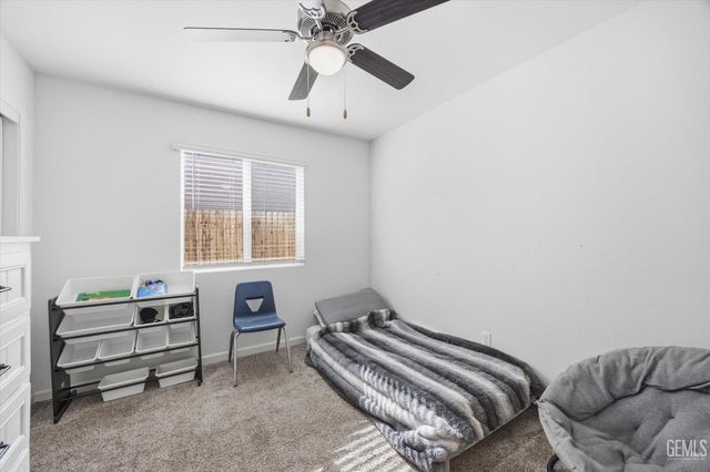 6112 Commonwealth Avenue, Bakersfield, CA 93313