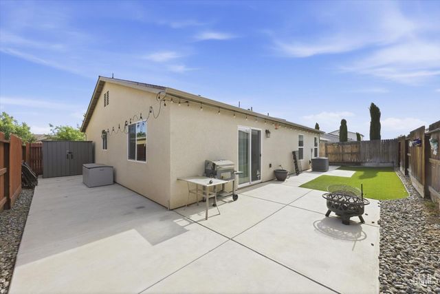6112 Commonwealth Avenue, Bakersfield, CA 93313
