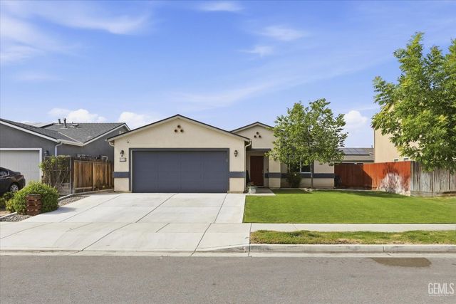 6112 Commonwealth Avenue, Bakersfield, CA 93313