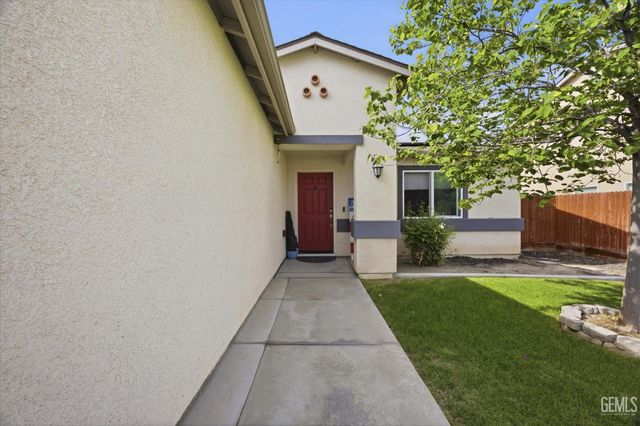 6112 Commonwealth Avenue, Bakersfield, CA 93313